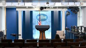 Trump’s press ban prompts widespread solidarity — and fewer images of the president | CNN Business