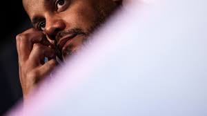Vincent Kompany tenta ser o segundo técnico negro campeão da Champions