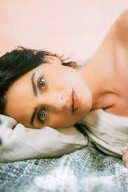 Aislinn Derbez: “Dos personas pueden separarse y seguir siendo familia sin que nadie más lo tenga que entender del todo”
