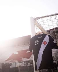 Vasco anuncia novo camisa 9 após investimento milionário