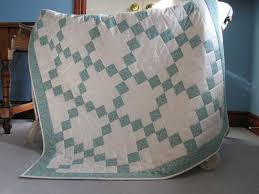 Résultat de recherche d'images pour "scrappy irish chain quilt pattern"