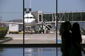 Alta das passagens aéreas surpreende e explica erro nas estimativas para o IPCA-15