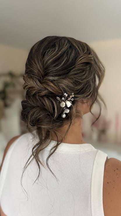 How I styled this gorgeous boho, wispy, romantic bun saveeeee bc ...