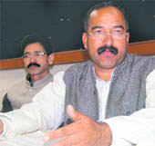 GMVN vice-president Raghunath Singh Negi addresses a press conference in Dehradun on Tuesday Dehradun, December 7 - dun1