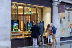 Top UK Rolex Seller Boosts Outlook as Tariff Impact Eases