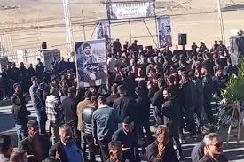 شهروندان در مراسم تشییع امید سرلک فریاد «مرگ بر خامنه‌ای» سردادند