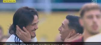 Di María e Cavani felizes com reencontro antes do Boca Juniors x Benfica