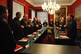 Imagini pentru poze conferinta preoti romano-catolici