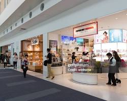 Naha Airport souvenir shop interiorの画像
