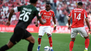 "Lukebakio? O Diamantino Miranda se estiver bem dos joelhos também rebenta com isto tudo, mas ir lá atrás..."