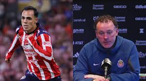 Milito da pistas del futuro de Hugo Camberos en Chivas