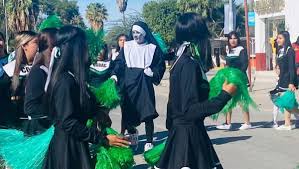 La divertida aparición de La Monja en el Desfile de la Revolución de San Pedro