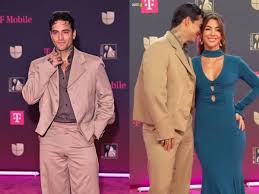 Maluma y su novia derrochan amor en la alfombra de Premio Lo Nuestro