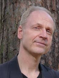 Gunnar Martin har akademisk bakgrund i humanistiska ämnen – religionshistoria, idéhistoria, litteraturhistoria, svenska, filmvetenskap, ... - p1030152