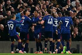 Arsenal win at Fulham to stay top