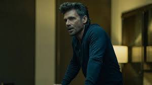 Peacemaker: ¿Harcourt Traiciona a Chris? Secretos y Giros Inesperados
