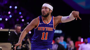 Karl Anthony Towns at the 2026 Kia Shooting Stars contest