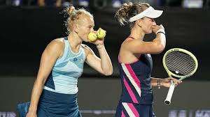 Krejčíková and Siniaková Reunite; Swiatek Wins in Seoul