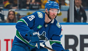 Predators vs Canucks Prediction, Picks & Odds for Tonight’s NHL Game