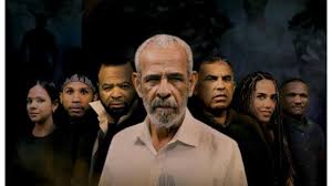 Miguel &Aacute;ngel Mart&iacute;nez, actor dominicano en una escena teatral, con expresi&oacute;n intensa y vestuario cl&aacute;sico