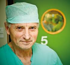 1942) og Rolf Kåresen (f. 1940) er utnevnt til æresmedlemmer i Norsk Kirurgisk Forening. Rolf Kåresen er en aktiv klinisk kirurg og forsker. - L08-24-Non-Varhaug