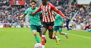 One Sunderland change as Regis Le Bris makes defensive tweak for Fulham game