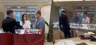Captan a hijo mayor de AMLO en tienda de lujo ‘Cartier’ en Acapulco