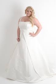 Resultado de imagem para novos modelos de plus size para noivas