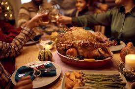 La historia de cómo el Thanksgiving evolucionó de un día de gratitud a alinearse a las compras navideñas