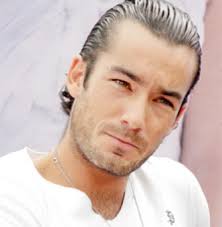 Aaron Diaz Miami, June 1 : Aaron Diaz, who plays Mariano Sanchez, the doctor who is hopelessly in love with a beautiful and ambitious woman on the Univision ... - Aaron-Diaz