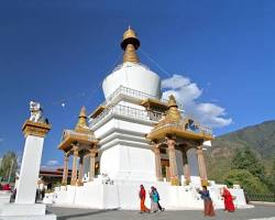 Immagine di Memorial Chorten Thimphu Bhutan stupa people praying