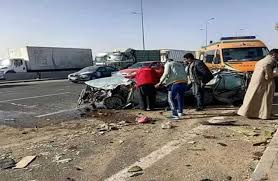 مصرع شخص وإصابة 8 آخرين في تصادم مروع لسيارات نقل أعلى الطريق الأوسطي