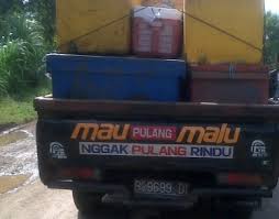 Hasil gambar untuk tulisan lucu di bak truk