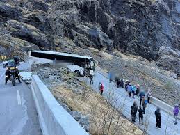 Sender minibusser til Trollstigen
