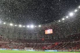 Internacional PUNE Responsáveis por 'Chuva' de Papel no Jogo Contra Flamengo! - Imagen principal del artículo