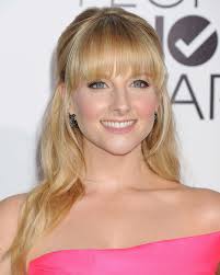 Melissa Rauch reveals how close The Big Bang Theory family are - melissa-rauch-peoples-choice-awards-382004877