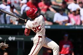 Arkansas Razorbacks Split Series with Ole Miss in Dramatic Fashion