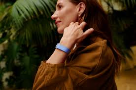 Google’s taking a big swing at AI health with the Fitbit Air