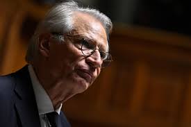 Dominique de Villepin a reçu en cadeau deux statuettes lorsqu’il était au Quai d’Orsay, selon l’émission « Complément d’enquête »