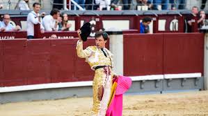 Espada se la juega y Gerpe cae herido ante deslucidos toros de Palha