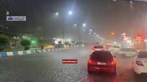 طوفان در گیلان / وزش باد و باران برای شهروندان مشکل ایجاد کرد