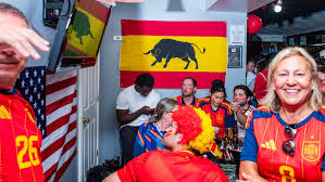 Los hijos y nietos de los emigrantes españoles en EE UU también rugen con el gol de Ferran: “Alegría, macho, esto es ‘fucking’ alegría”