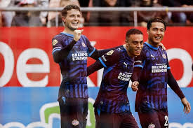 LIVE eredivisie| Daar is de beslissing: Mauro Júnior verrast doelman en zet PSV op comfortabele voorsprong