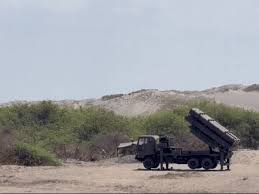 Japão dispara mísseis e afunda navio durante exercícios militares, irritando a China