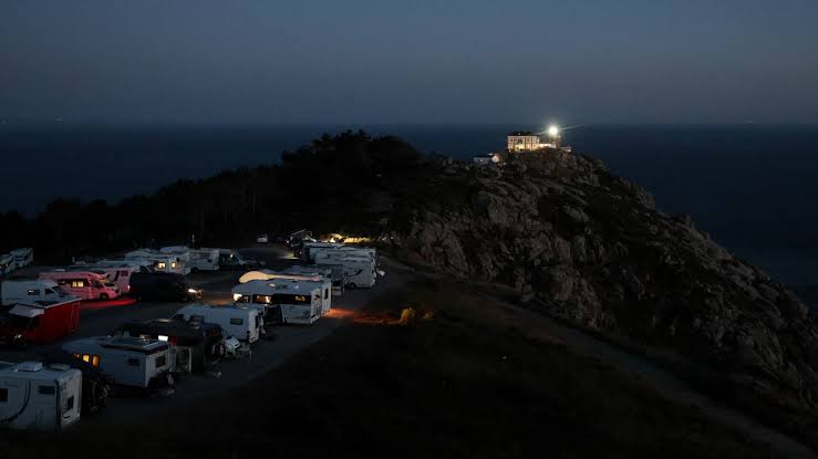 Spain still grappling with wildfires as hundreds of thousands of solar eclipse tourists arrive; authorities deploy 35,000 officers to prevent new fires
