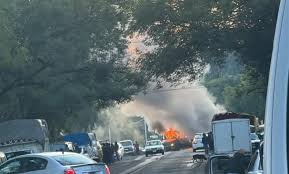 Registran balaceras y quema de autos en Michoacán