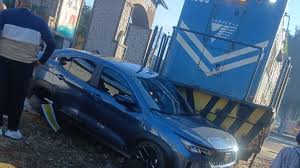 Dois acidentes entre trens e carros são registrados no RJ em menos de 3 horas