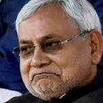 Nitish Kumar's convoy attacked, pelted