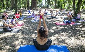 Jornada de salud integral en Almirante Brown: yoga, testeos y sorteos para mujeres