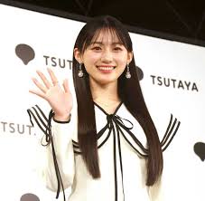 乃木坂４６・川﨑桜、「パリの天使」イメージし氷上で華麗な舞い フランスでフィギュアスケート披露「泣きそう。エモい時間」